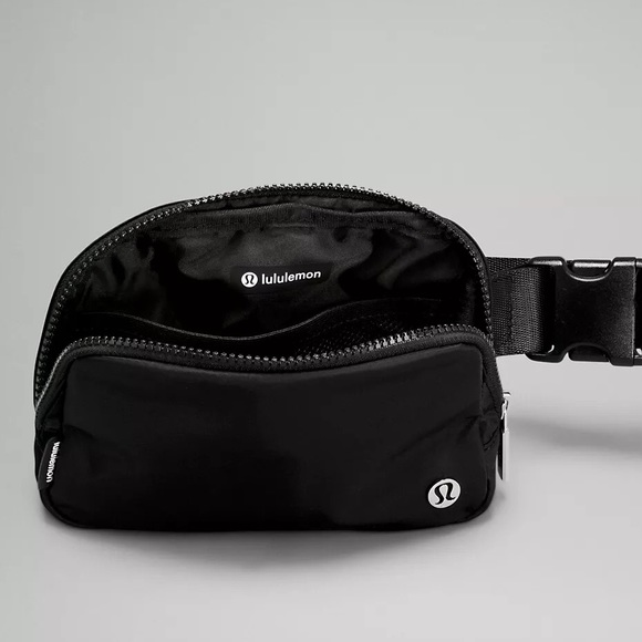 NWT [Lululemon] Everywhere Belt Bag in Black 🖤 - Picture 7 of 9